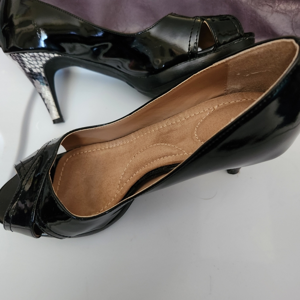 Women's shoes
